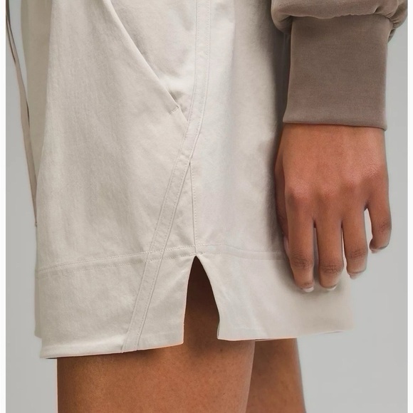 Lululemon Cinchable Waist HR Woven Shorts Mojave Tan - Picture 9 of 10